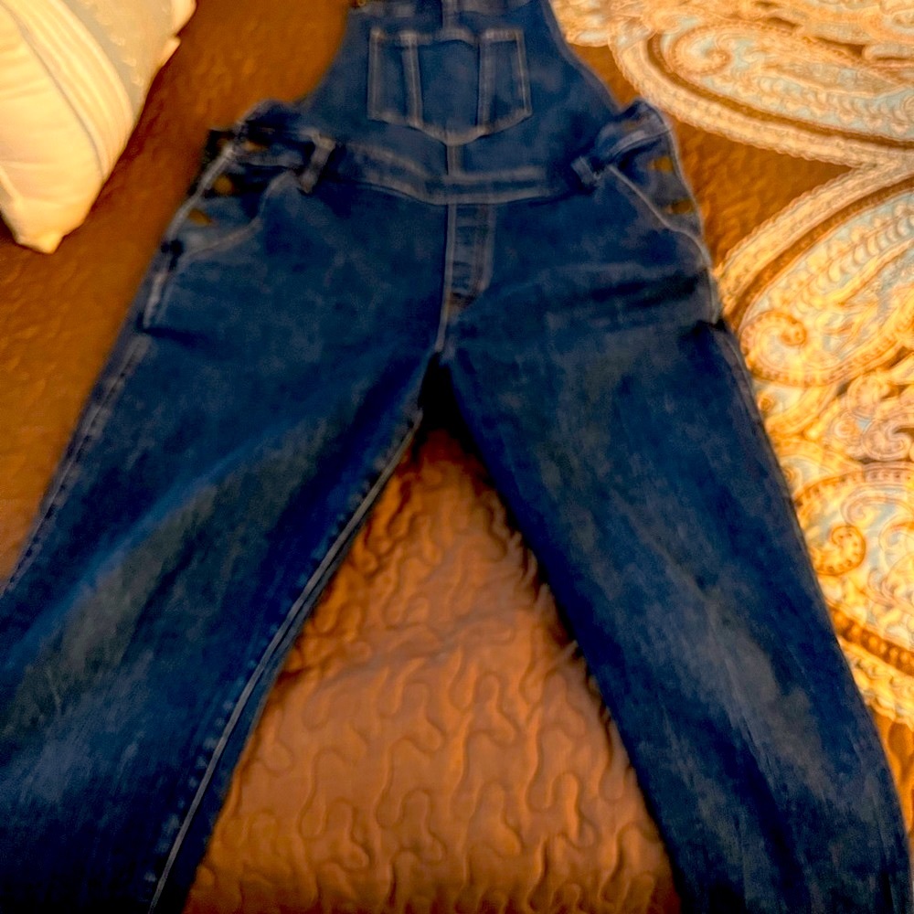 Old navy overalls. Size 12, great condition!